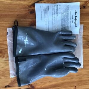Chefologist Gray Heat-Resistant Gloves, brand new